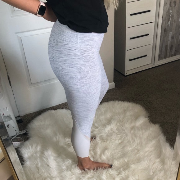 Lululemon scalloped crops - Picture 2 of 4